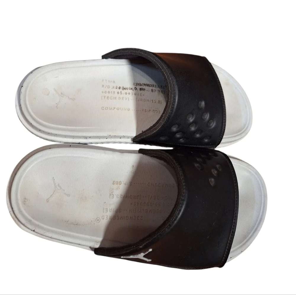 Jordan Black &  White Slide Sandals Men's 9 Summer Beach Weekends College Prep
